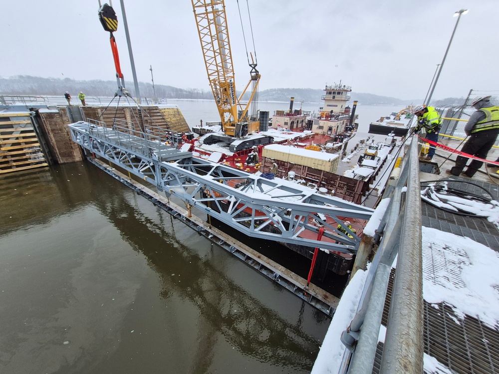 Lock and Dam 25 Dewatering Preparations