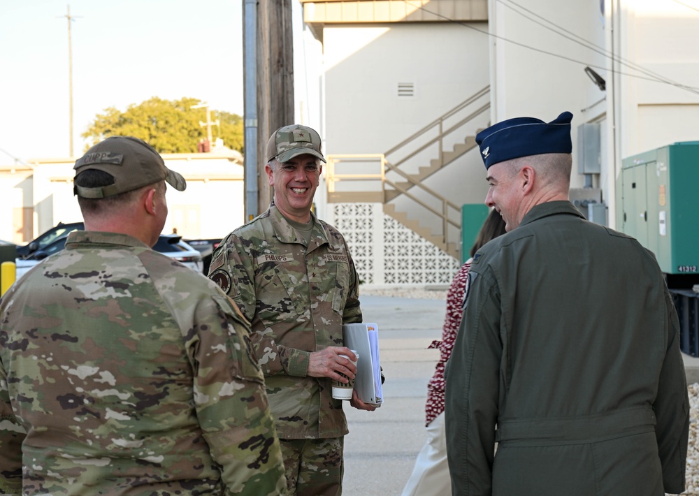 ACC/A6 visits the 350th Spectrum Warfare Wing
