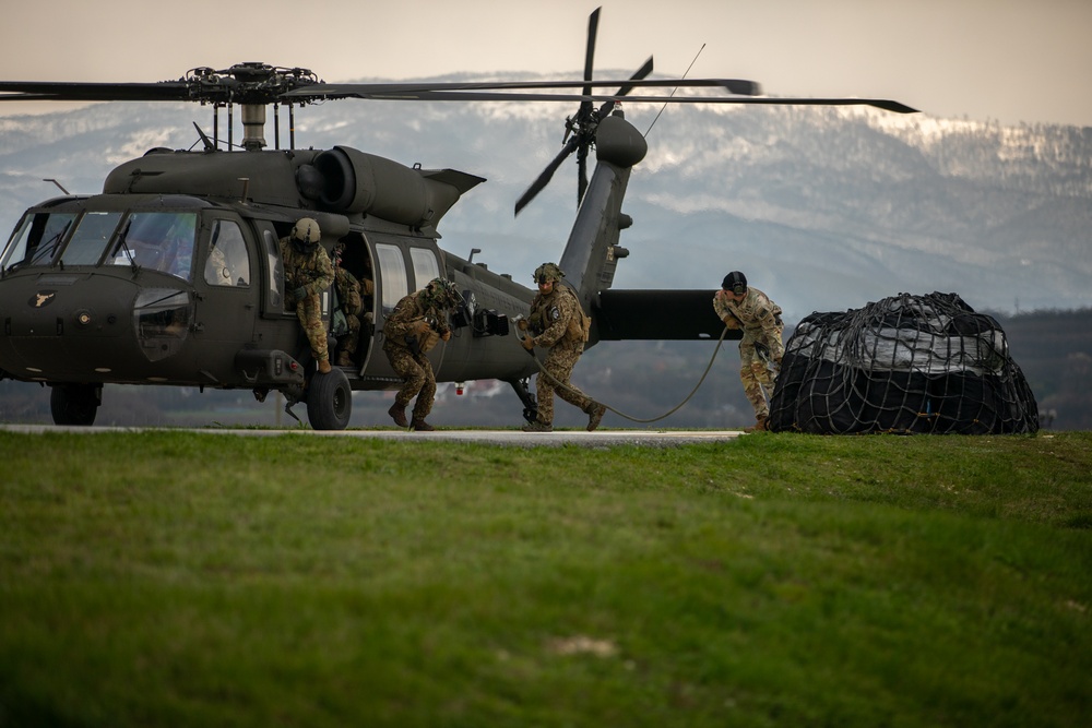 KFOR RC-E Conducts Sling Load Training