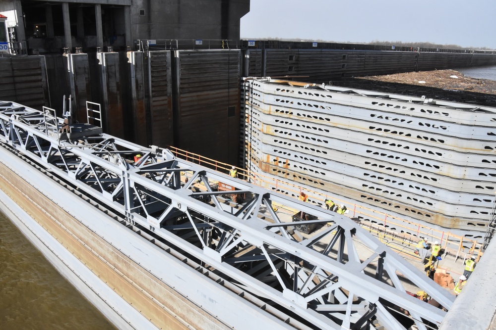 Melvin Price Locks and Dam Lift Gate Replacement