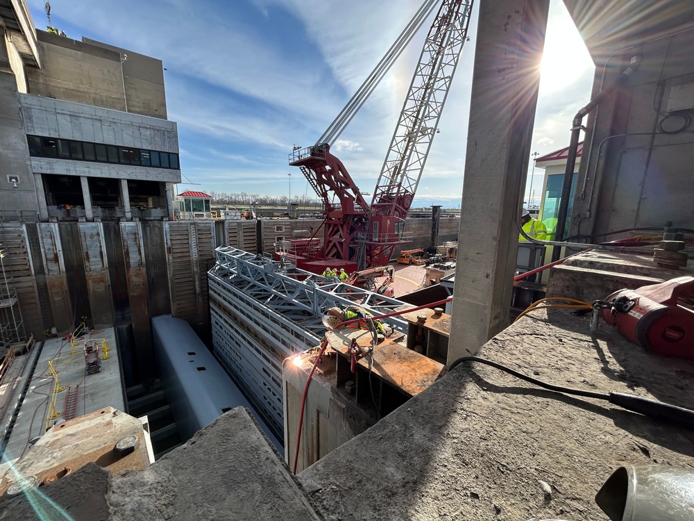 Melvin Price Locks and Dam Lift Gate Replacement