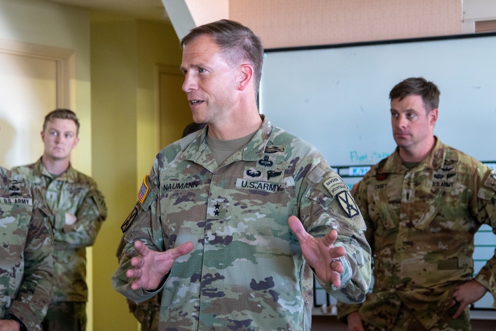 Maj. Gen Scott Naumann visits Soldiers