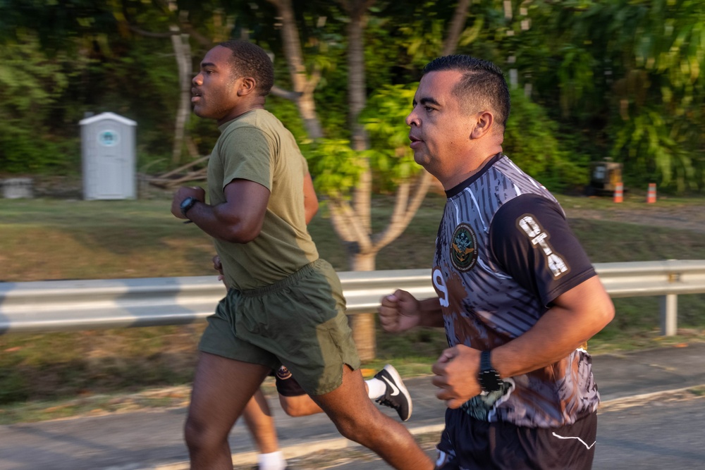 Marines exercise with Panamanian security forces