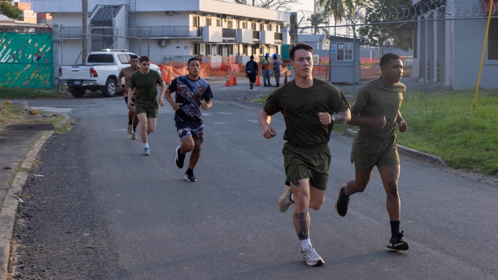 Marines exercise with Panamanian security forces