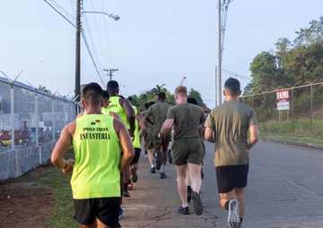 Marines exercise with Panamanian security forces