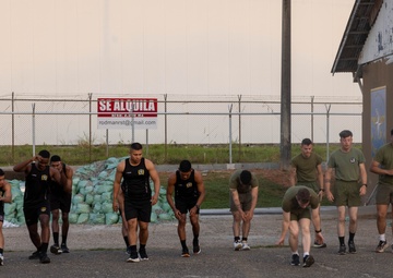 Marines exercise with Panamanian security forces