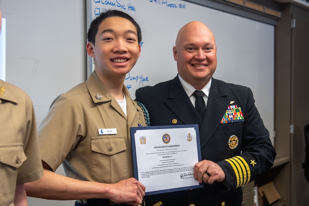 USS Ronald Reagan (CVN 76) commanding officer, Capt. Dale Gregory speaks to students about leadership