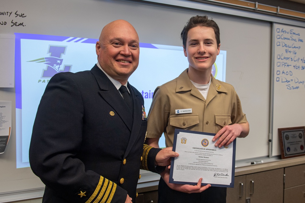 USS Ronald Reagan (CVN 76) commanding officer, Capt. Dale Gregory speaks to students about leadership