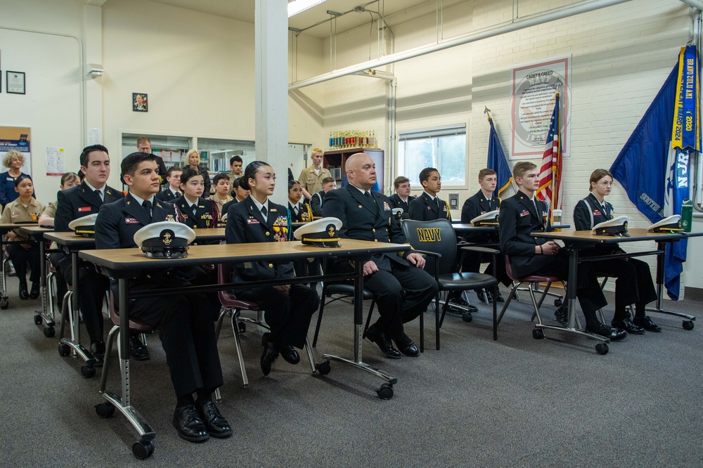 USS Ronald Reagan (CVN 76) commanding officer, Capt. Dale Gregory conducts community outreach in the Seattle area
