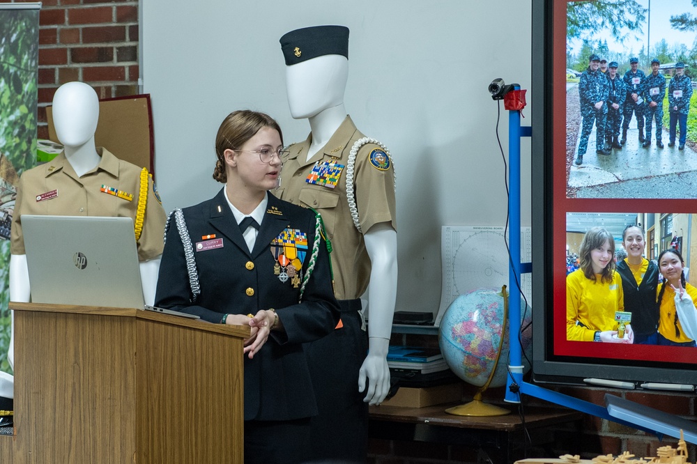 USS Ronald Reagan (CVN 76) commanding officer, Capt. Dale Gregory conducts community outreach in the Seattle area