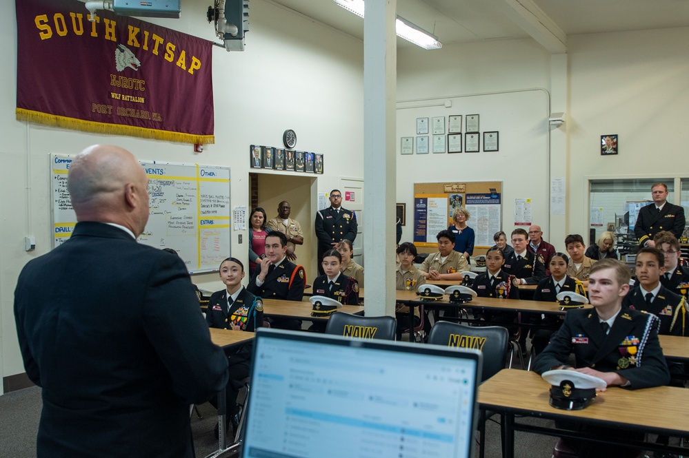 USS Ronald Reagan (CVN 76) commanding officer, Capt. Dale Gregory conducts community outreach in the Seattle area
