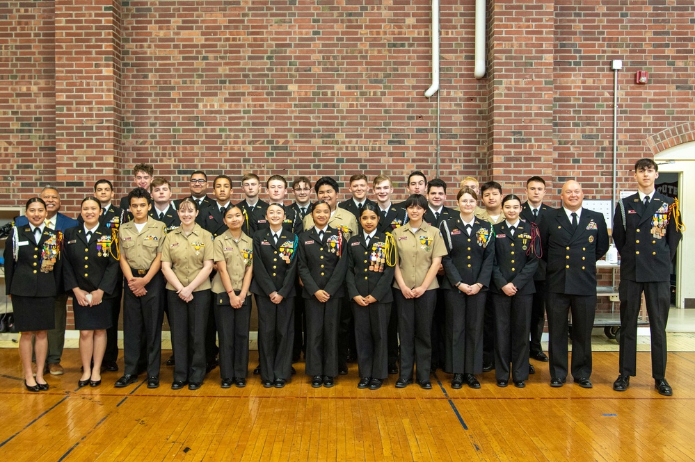 USS Ronald Reagan (CVN 76) commanding officer, Capt. Dale Gregory conducts community outreach in the Seattle area
