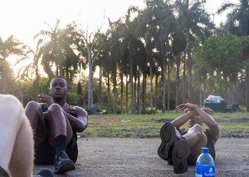 Marines exercise with Panamanian security forces