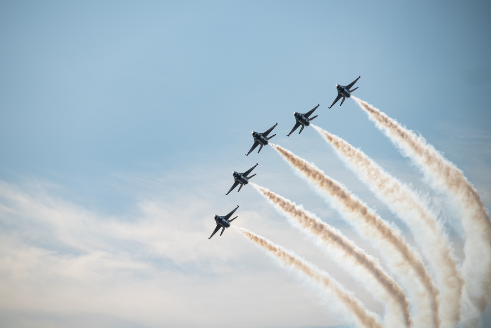 Air Force Thunderbirds at 2025 SoCal Air Show
