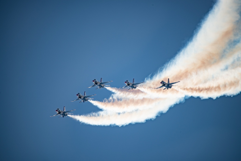 Air Force Thunderbirds at 2025 SoCal Air Show