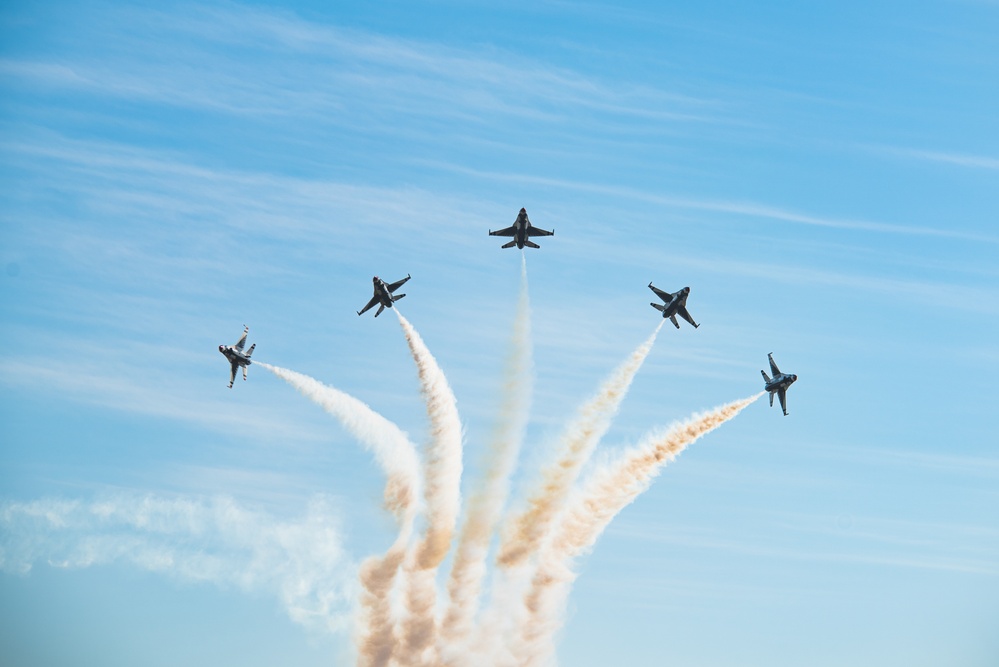 Air Force Thunderbirds at 2025 SoCal Air Show