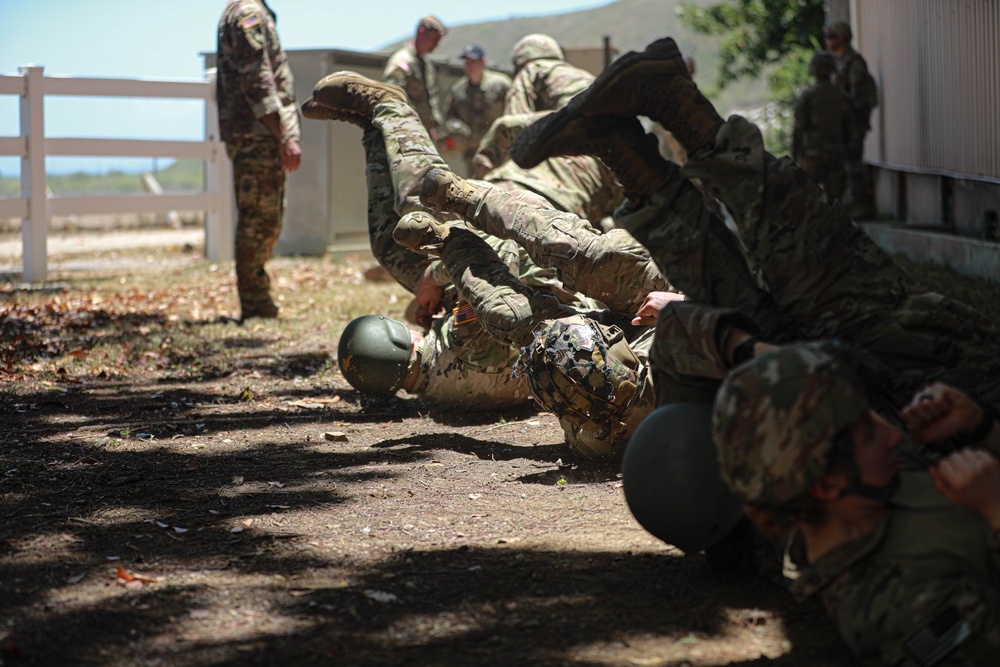 404 CA BN prepares to drop into Camp Santiago