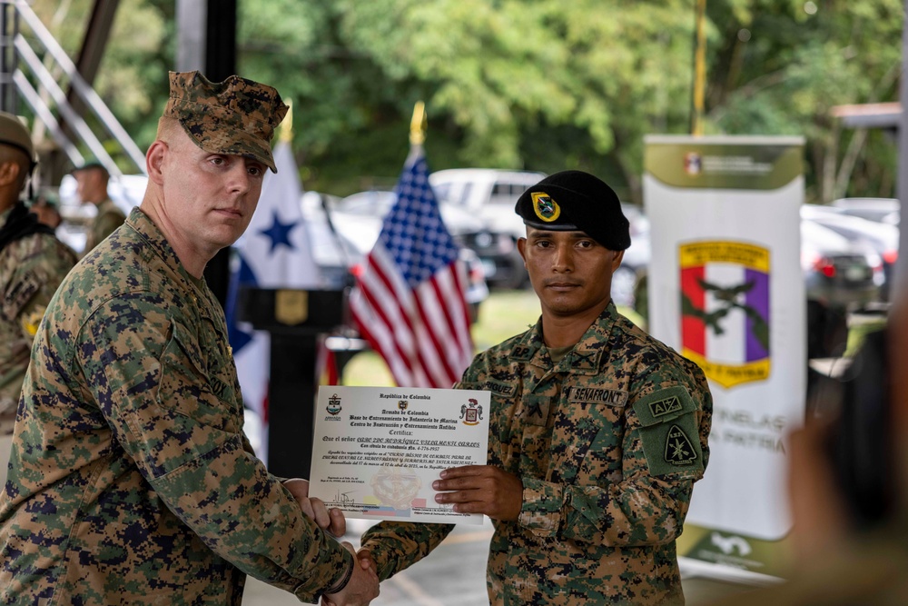 Personnel with the National Aeronaval Service of Panama graduate from courses hosted under the U.S.-Colombia Action Plan