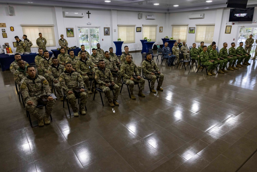 Personnel with the National Aeronaval Service of Panama graduate from courses hosted under the U.S.-Colombia Action Plan