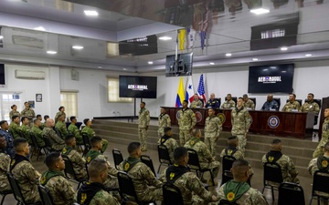 Personnel with the National Aeronaval Service of Panama graduate from courses hosted under the U.S.-Colombia Action Plan