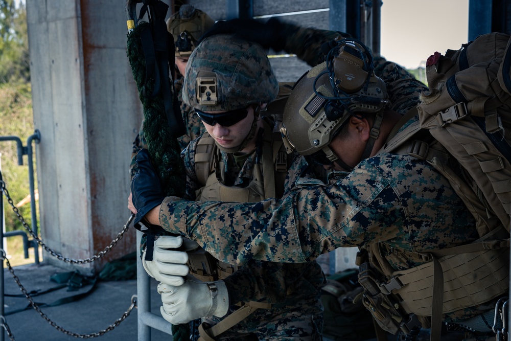 31st MEU | BLT 1/7 completes fast rope qualification