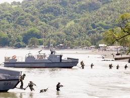 MRF-D 25.3: U.S. Marines, Armed Forces of the Philippines participate in amphibious assault demonstration during MAREX 25
