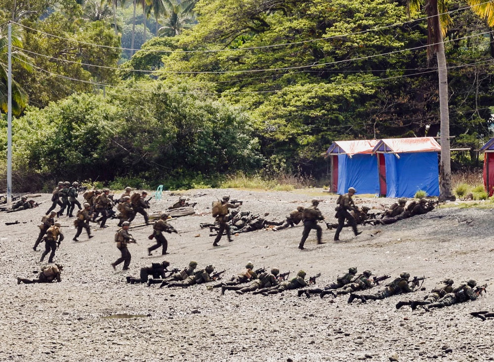 MRF-D 25.3: U.S. Marines, Armed Forces of the Philippines participate in amphibious assault demonstration during MAREX 25