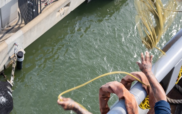 Wasp Pulls into Naval Station Norfolk