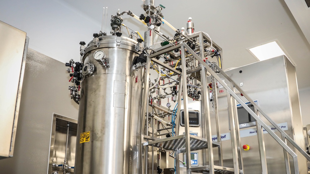 Stainless steel fermenter in the PBF’s non-viral GMP production suite.