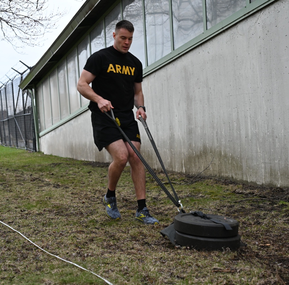Buffalo District Military Leaders Practice Army Combat Fitness Test