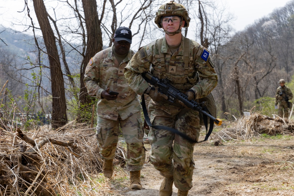 Soldiers train in the Warrior skills part of EFMB course