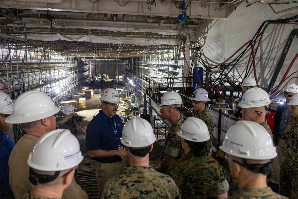 39th Commandant of the Marine Corps Visits USS Bataan
