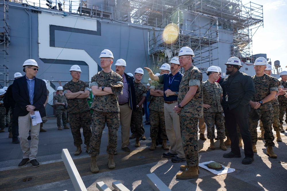 39th Commandant of the Marine Corps Visits USS Bataan