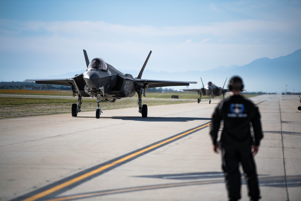 F-35A Demonstration Team Lands at the 2025 Southern California Airshow