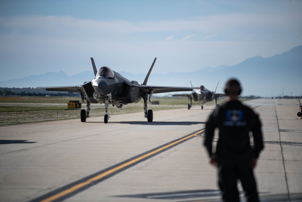 F-35A Demonstration Team Lands at the 2025 Southern California Airshow
