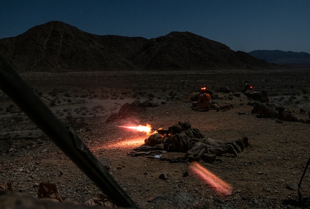 V16 participates in R400 night live-fire company attacks