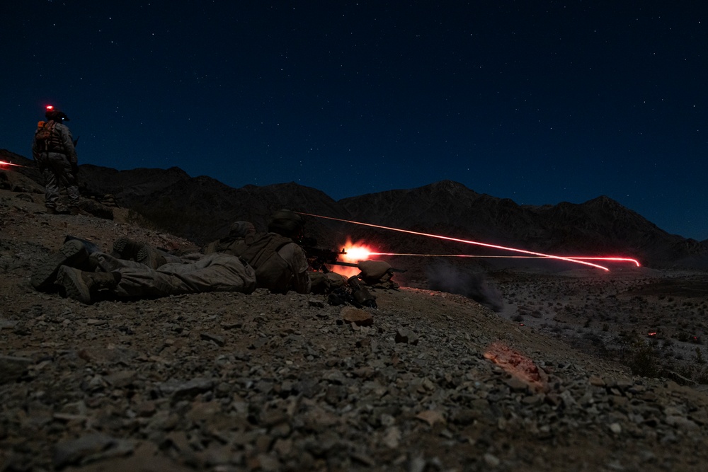 V16 participates in R400 night live-fire company attacks