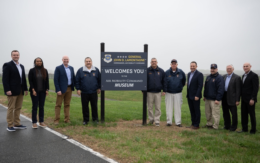 Gen. Lamontagne and CMSgt Newman visit Dover AFB