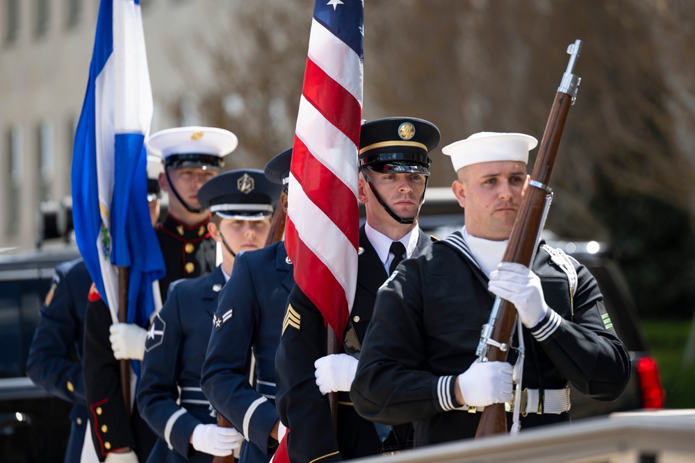 SD Hosts El Salvador Minister of National Defense at Pentagon
