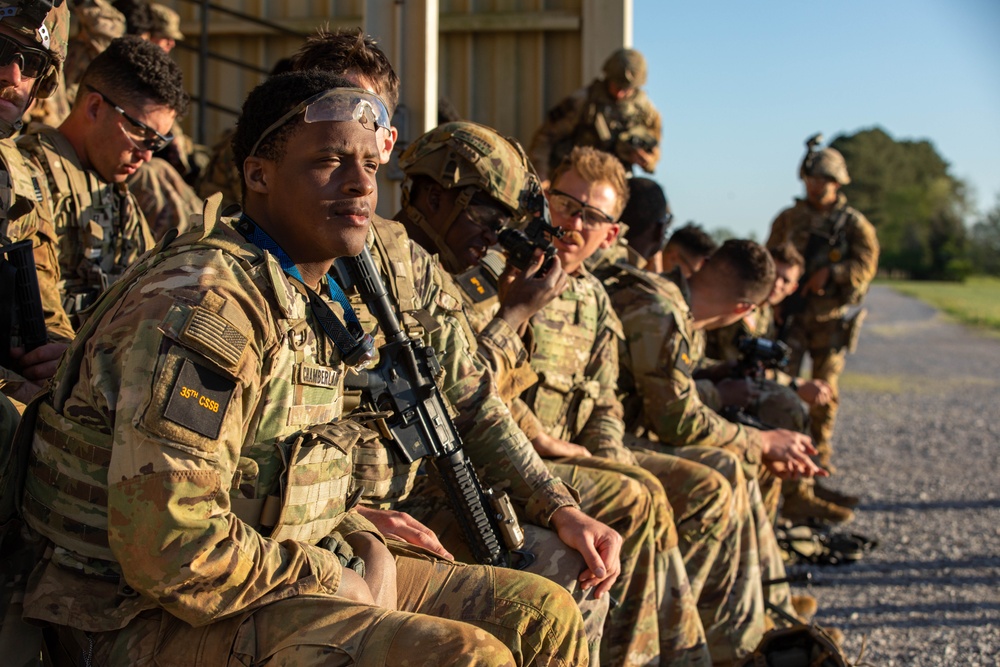 XVIII Airborne Corps Best Squad Competition: M4 Night Qualification