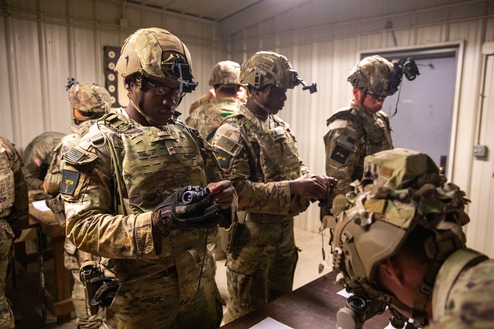 XVIII Airborne Corps Best Squad Competition: M4 Night Qualification