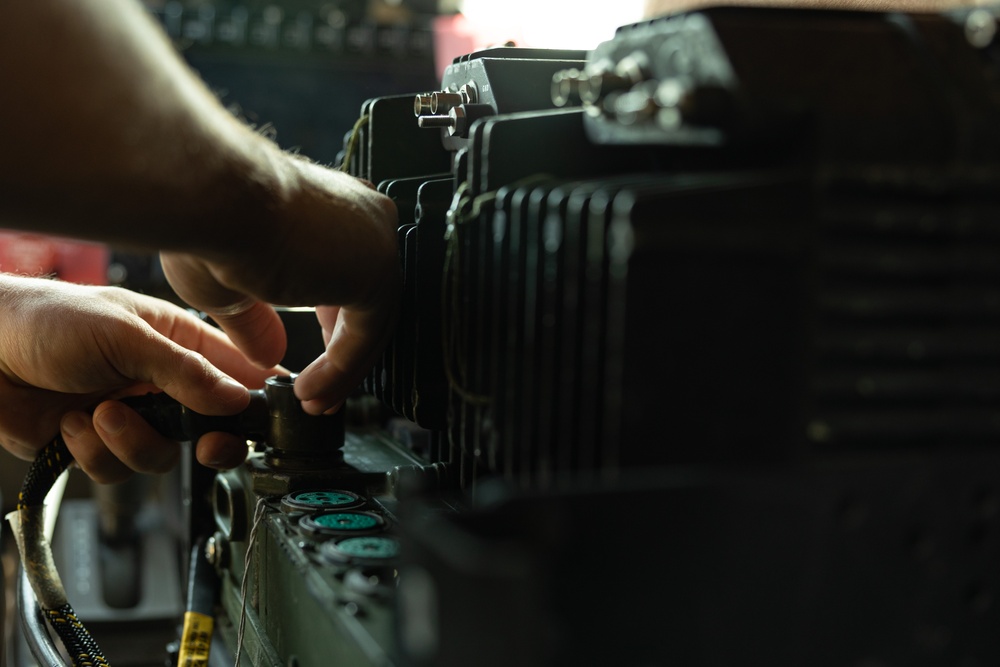 31st Marine Expeditionary Unit performs radio operability testing