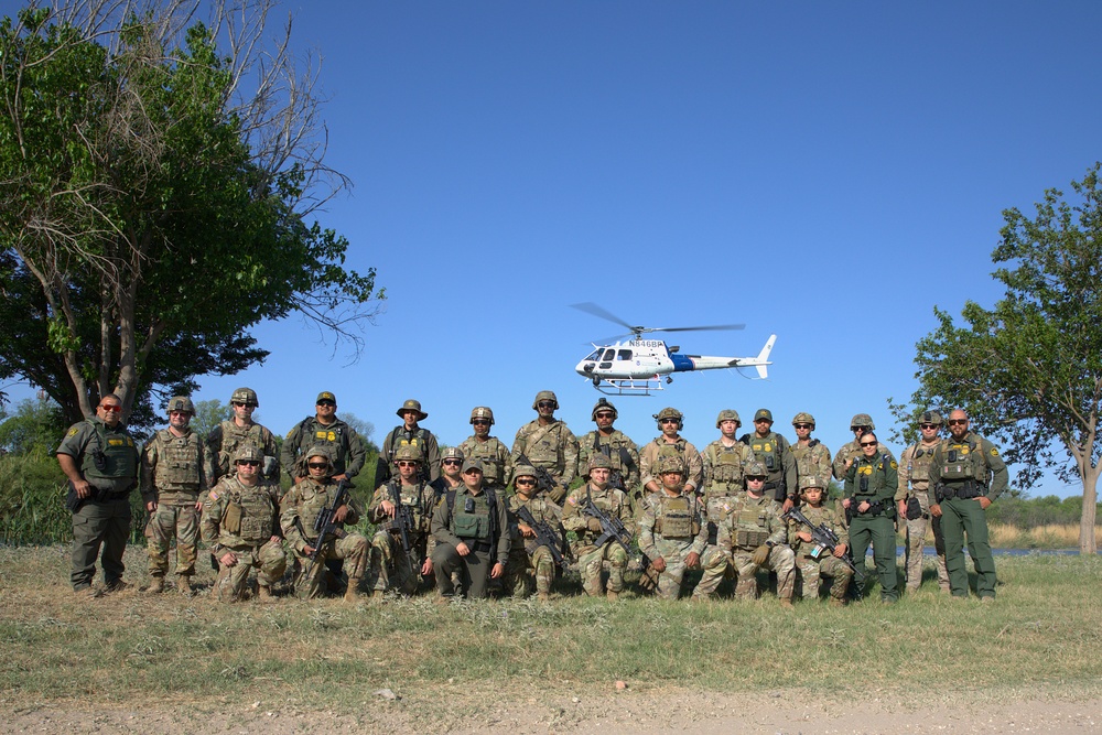 277th Support Maintenance Company and U.S. Border Patrol pose for group photo
