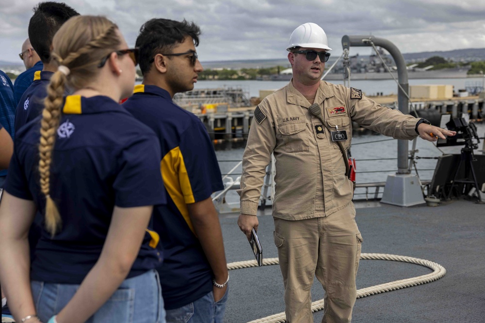 Clements High School Navy Junior ROTC tours USS Decatur (DDG 73)