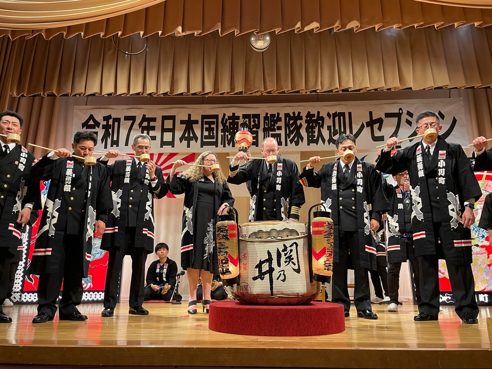 Captain Hockran Participates in Kanpai during the JMSDF Training Command Welcome Reception