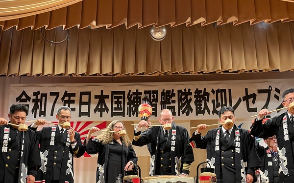 Captain Hockran Participates in Kanpai during the JMSDF Training Command Welcome Reception
