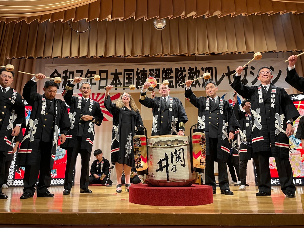Captain Hockran Participates in Kanpai during the JMSDF Training Command Welcome Reception