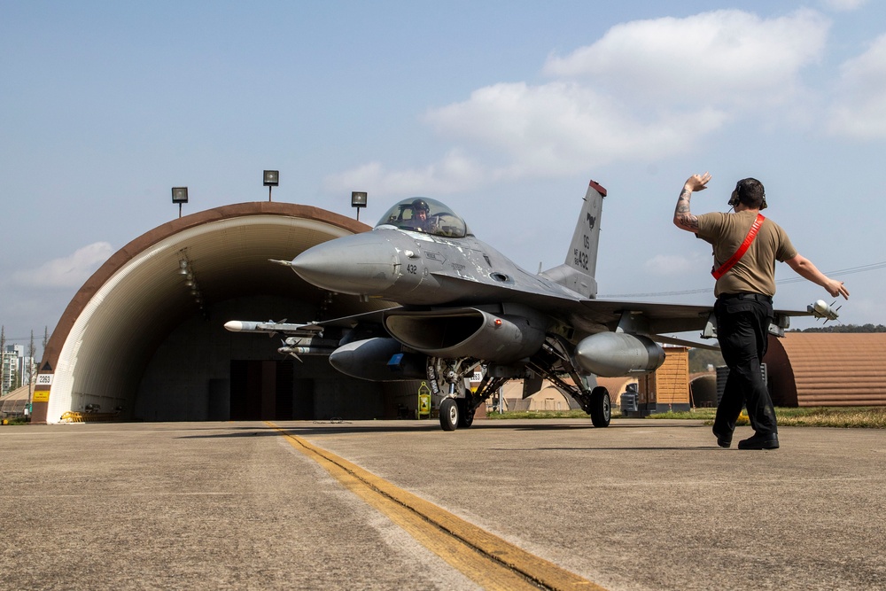 U.S. Marine Corps, Air Force ready for Freedom Flag 25-1
