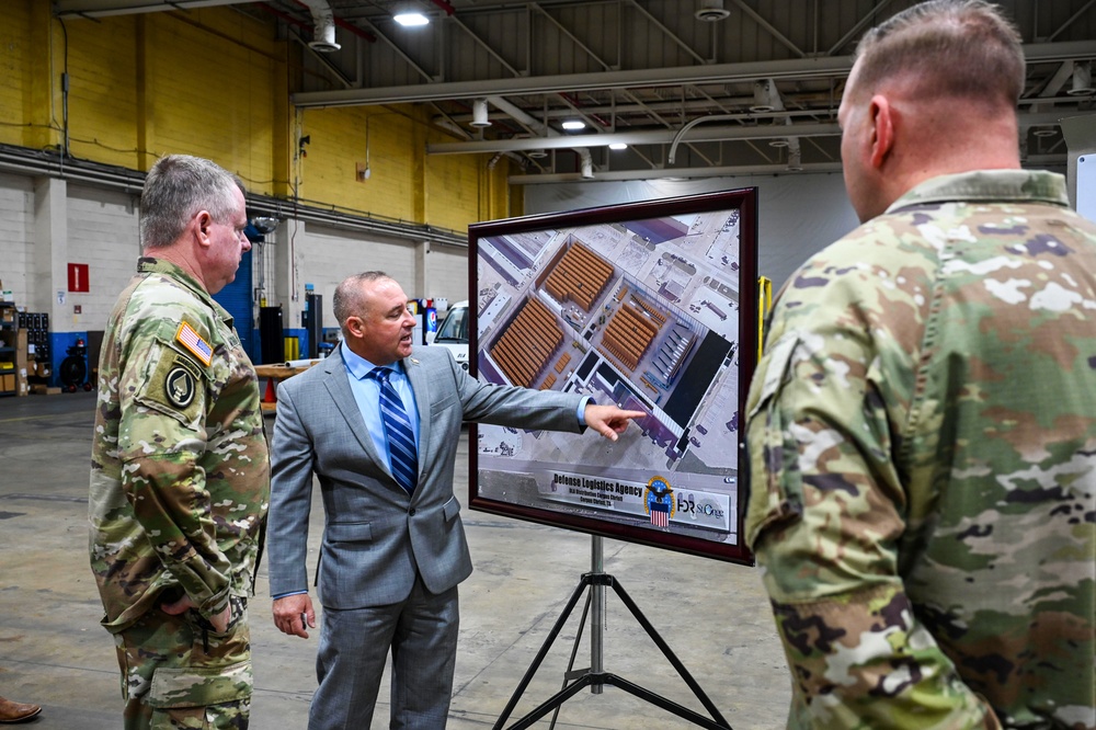 DLA Distribution Corpus Christi showcases capabilities to AMC leader
