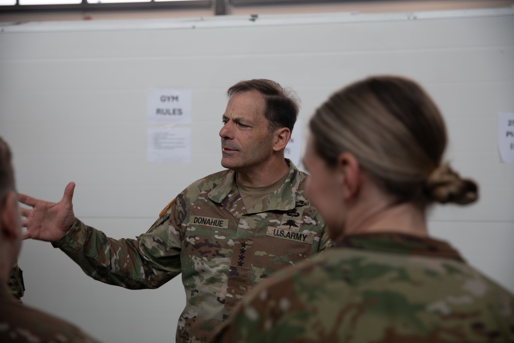 General Donahue Visits U.S. Soldiers in Estonia